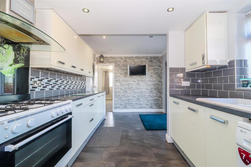 House in Wakefield - View 2