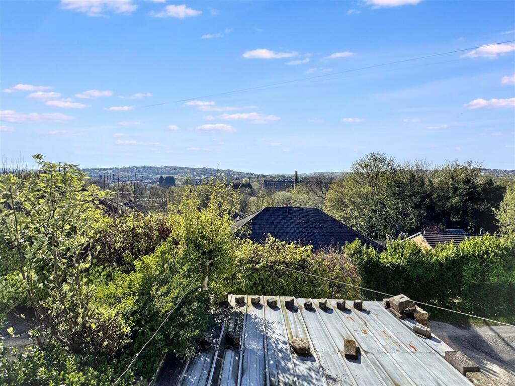 House in Bradford, Bracken Bank, Keighley - View 4