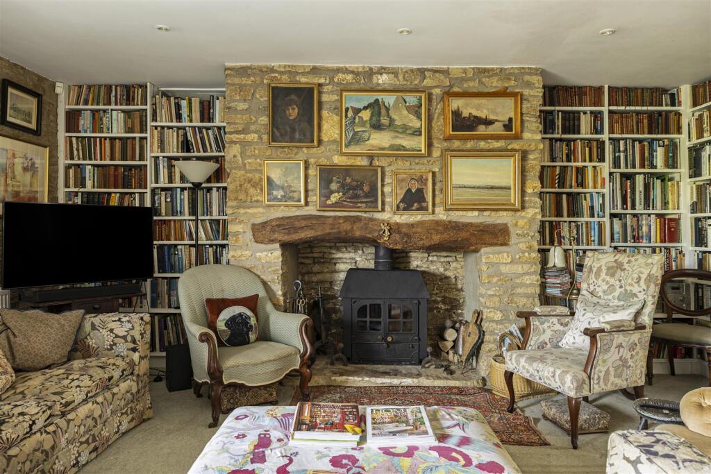 House in Gloucester - View 5
