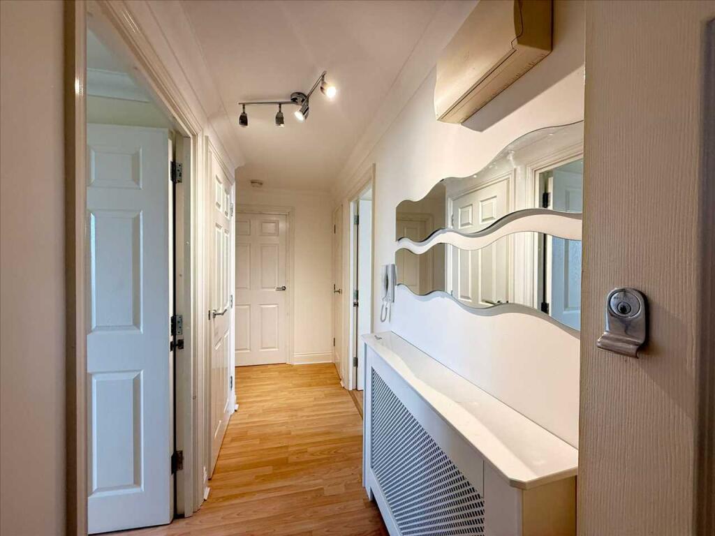 Apartment in Southend-on-Sea - View 5