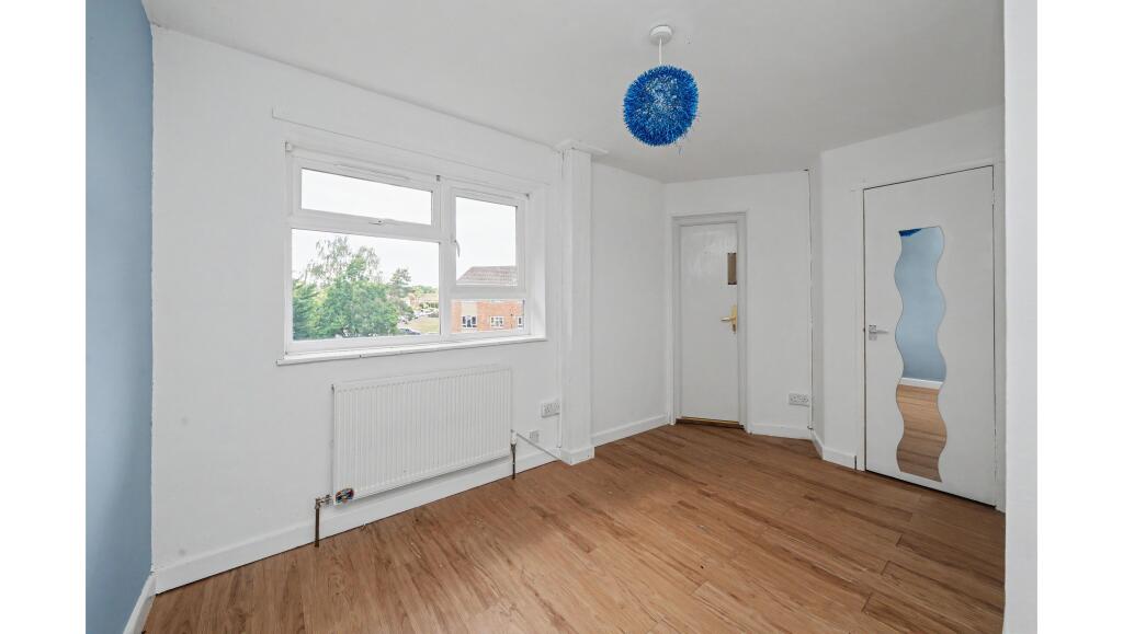 Flat 24 Hunters Hill, Burghfield Common, Reading, Berkshire, RG7 - View 5