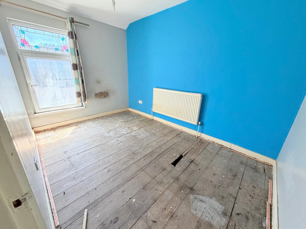 House in Aberdare, Gadlys - More