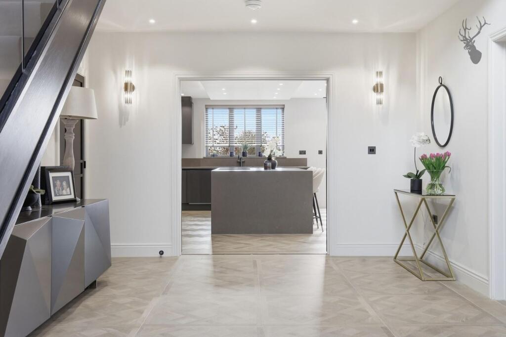 House in Epping Forest, Loughton - More