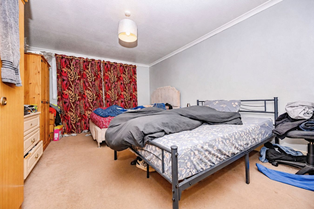 Apartment in Dacorum, Hertfordshire - View 4