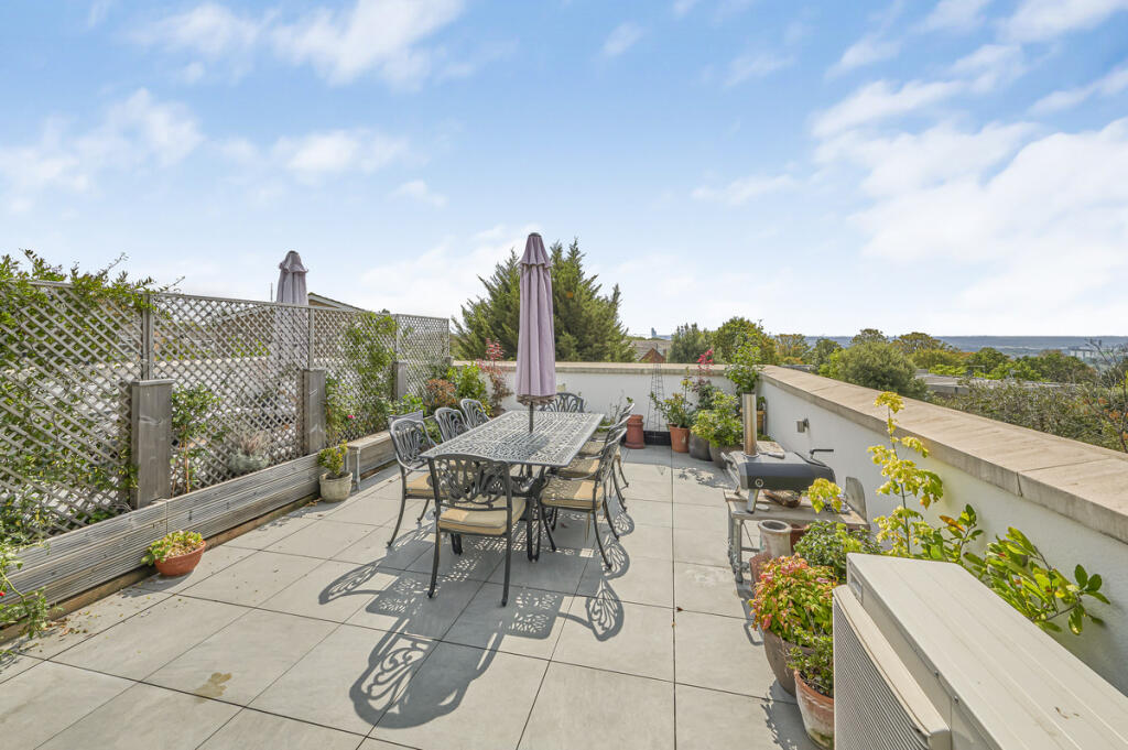 Main image of property: Gibson's Hill, London, SW16