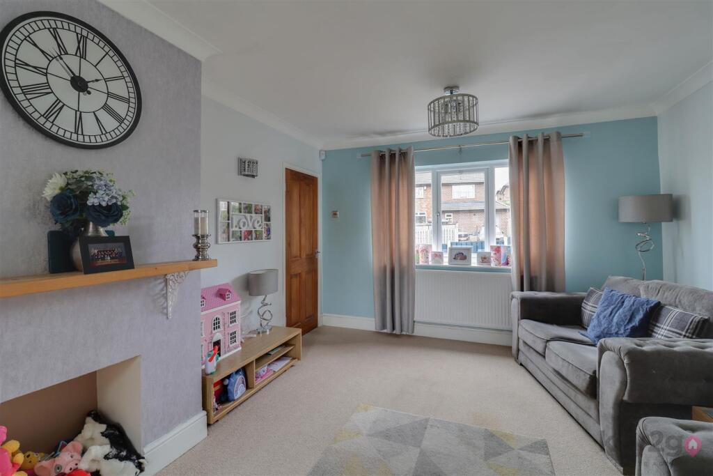 Ravenscroft Avenue, Sheffield, S13 photo 4