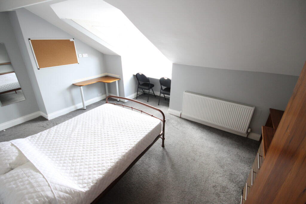 6 bedroom terraced house for rent