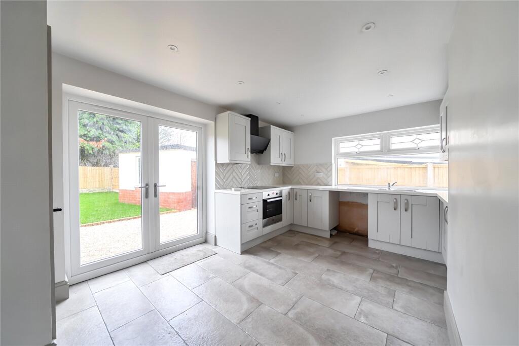 Albert Road, Oulton, Leeds, West Yorkshire photo 3