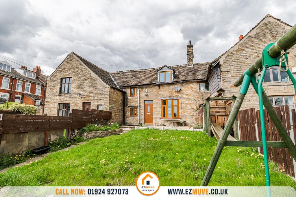 Main image of property: Rawthorpe Lane, Huddersfield, HD5