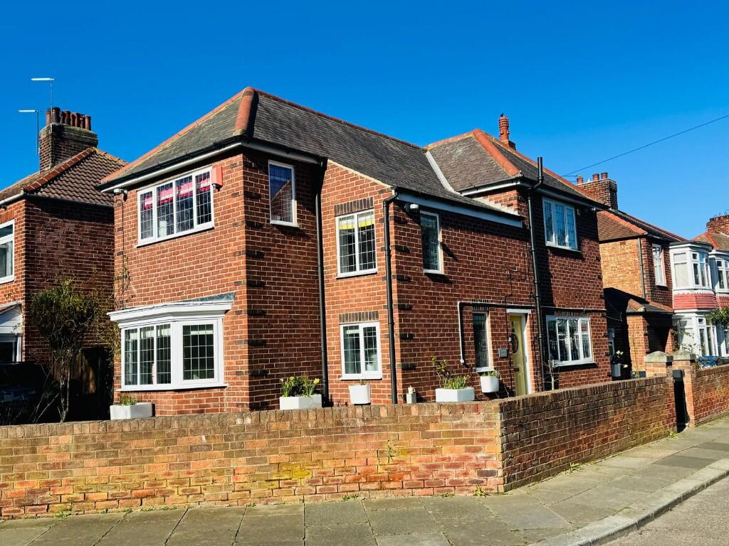 3-bed detached on Whitby Crescent, Redcar, North Yorkshire, TS10, £269,950