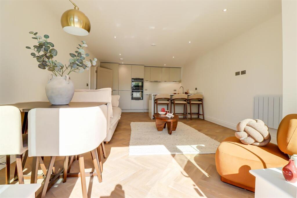 Apartment in Castle Point, Hadleigh - View 3