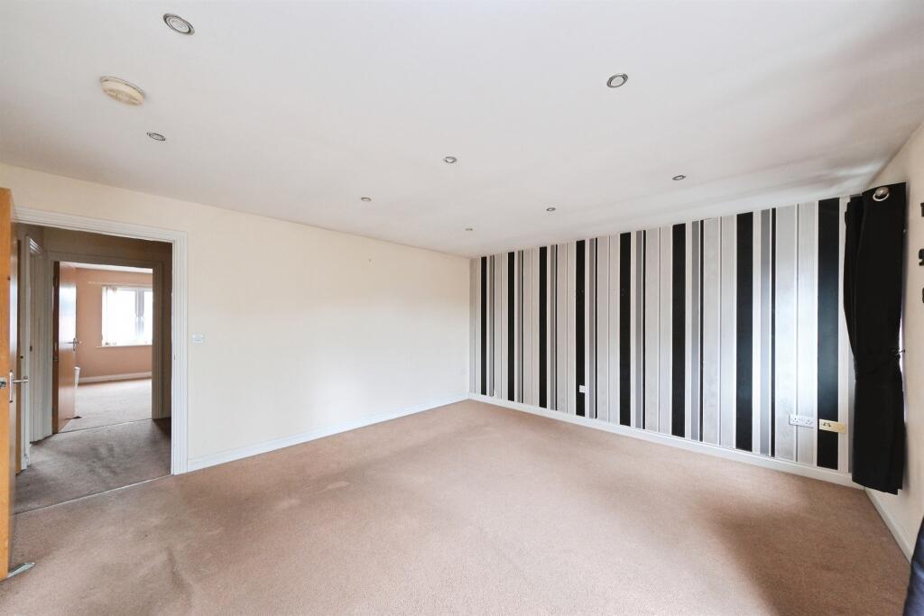 Archdale Close, Chesterfield photo 4