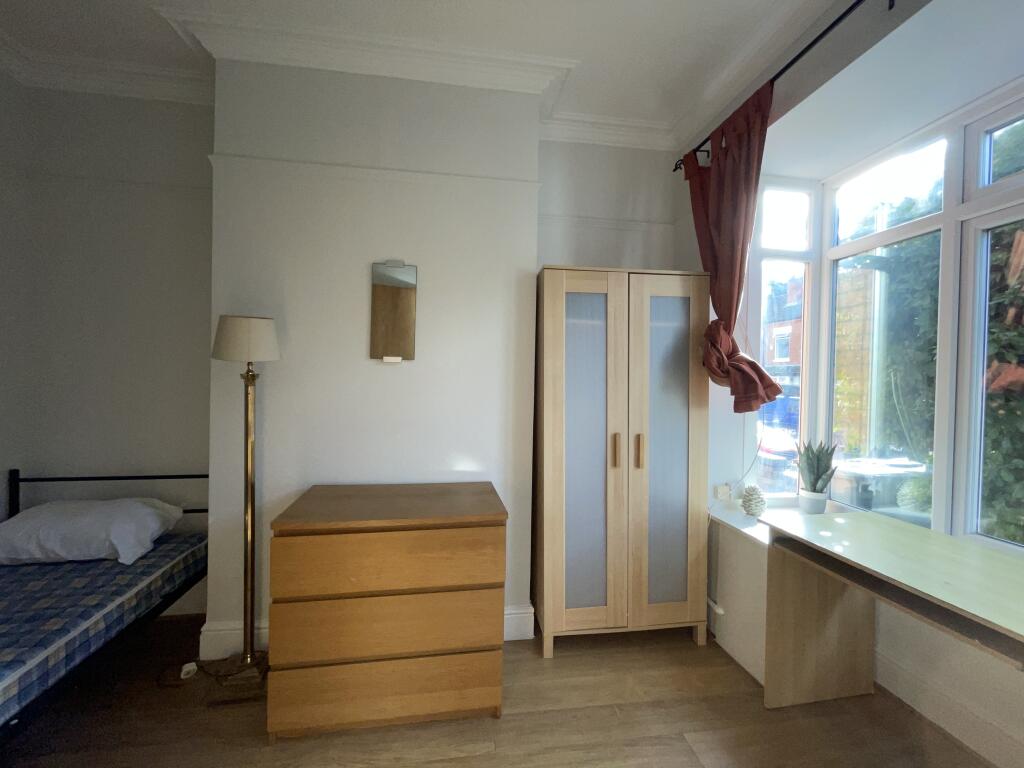 4 bedroom semi-detached house for rent