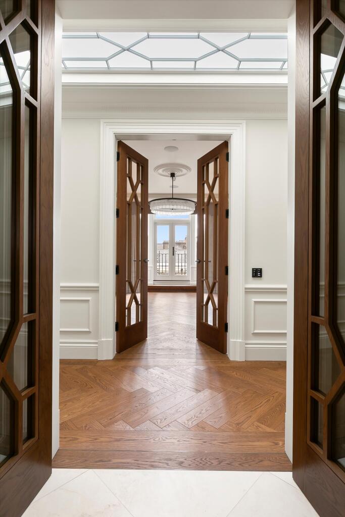 Apartment in London, Royal Borough of Kensington and Chelsea - More