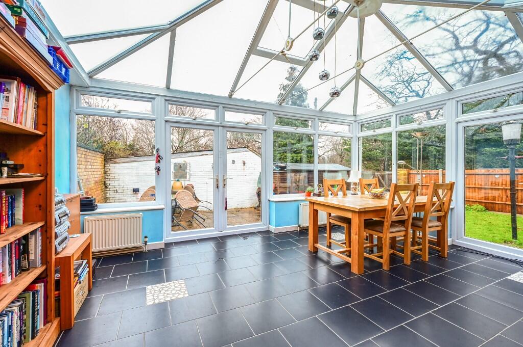 Cranford Park Drive, Yateley, Hampshire, GU46 photo 3