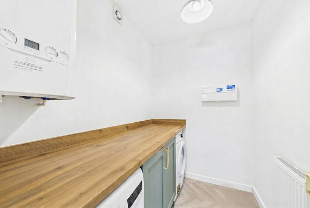 House in Northampton, Harlestone Park, West Northamptonshire - View 5