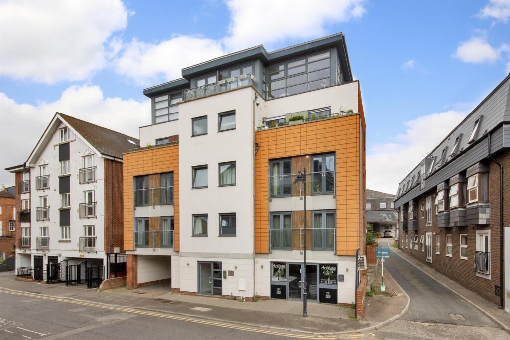 Main image of property: Lyons Crescent, Tonbridge