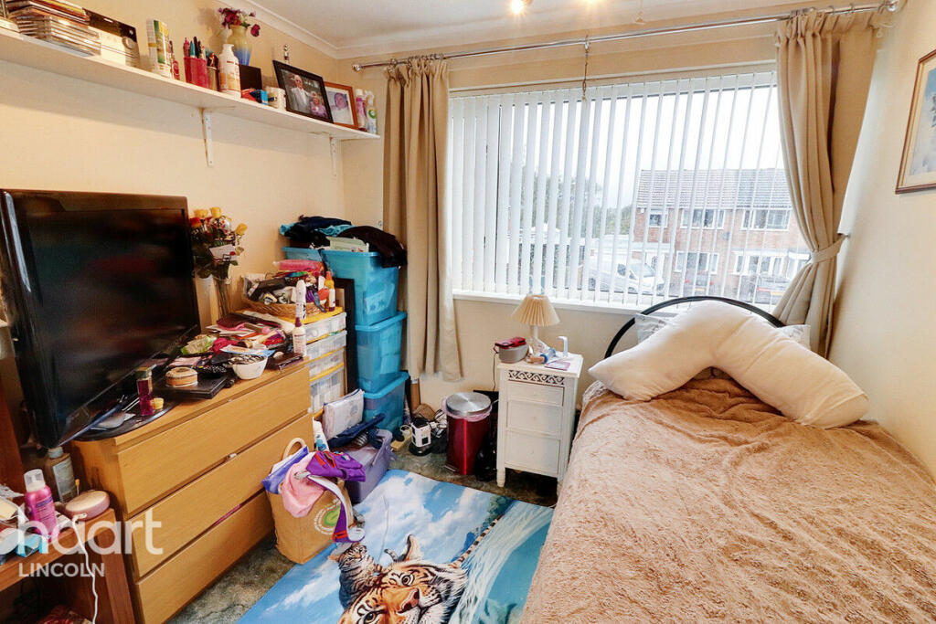 House in Lincoln, Lincolnshire - More