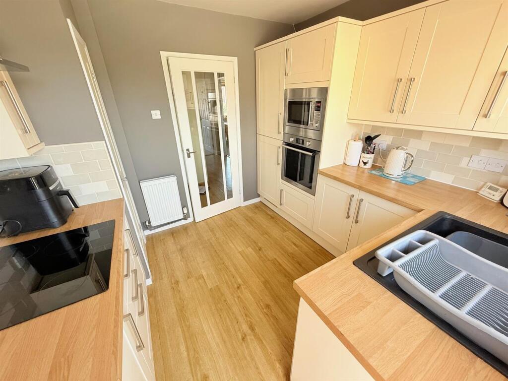 St. Nicholas Drive, Caister-On-Sea photo 2