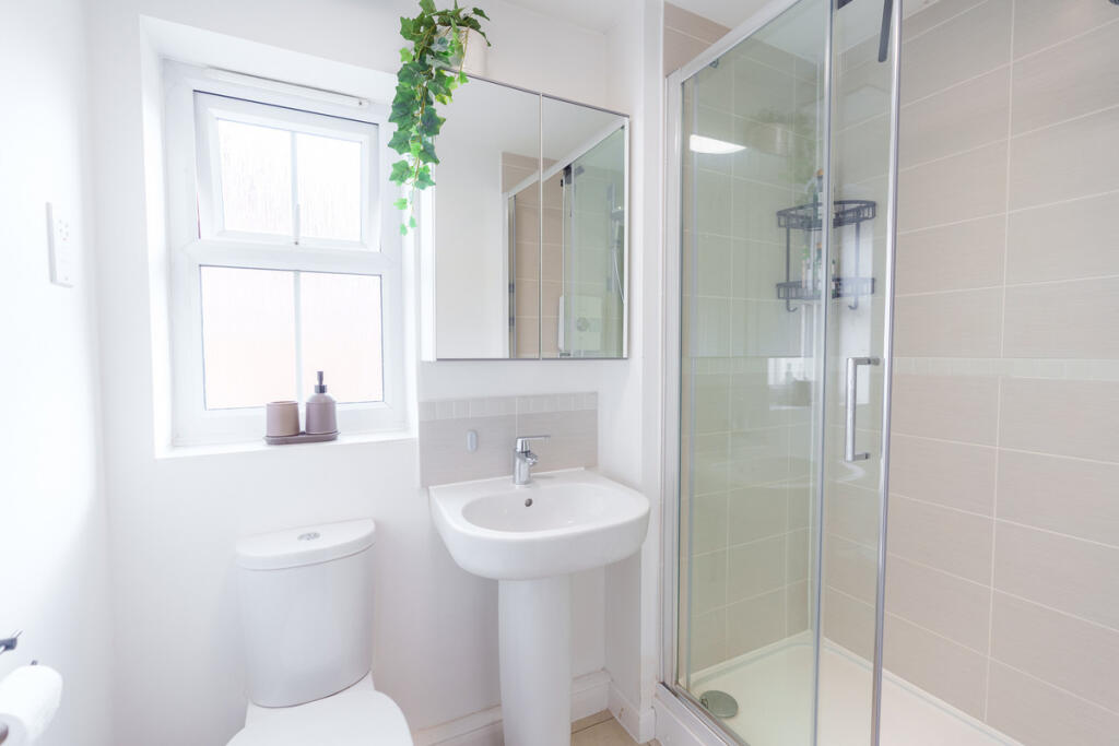 House in Milton Keynes, Fairfields - More