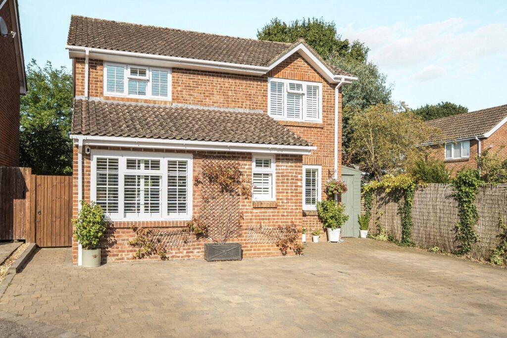 Main image of property: Mallow Close, Lindford, Hampshire, GU35