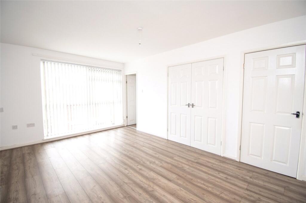 Apartment in Wirral, Liverpool City Region - View 4