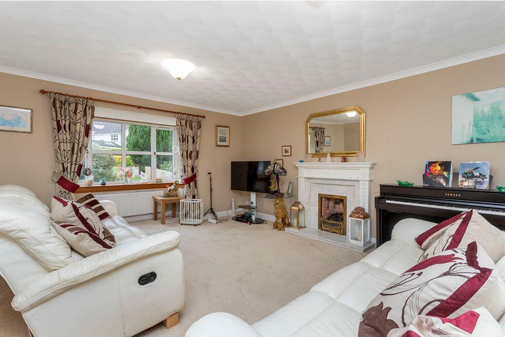 15 Willow Tree Place, Balerno, Edinburgh, EH14 5AZ photo 3