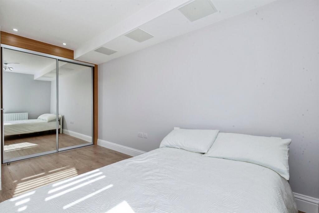 Apartment in Slough - More