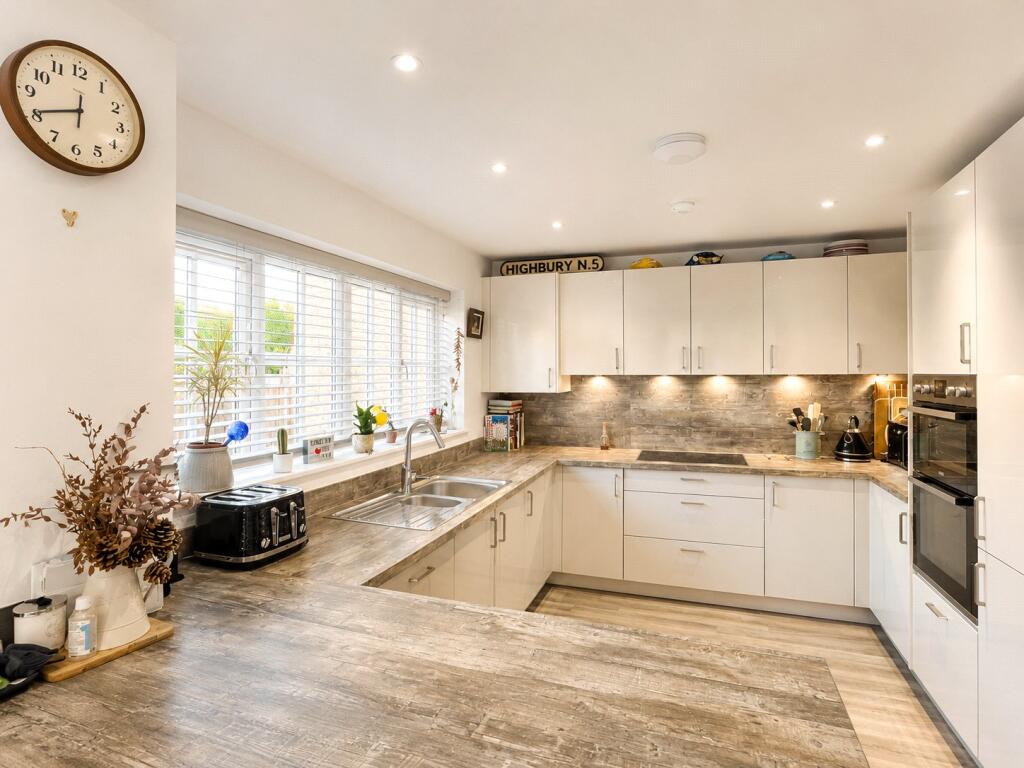 House in Ipswich - View 3