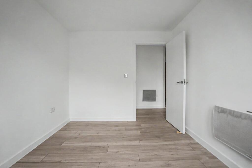 Apartment in Slough - View 4