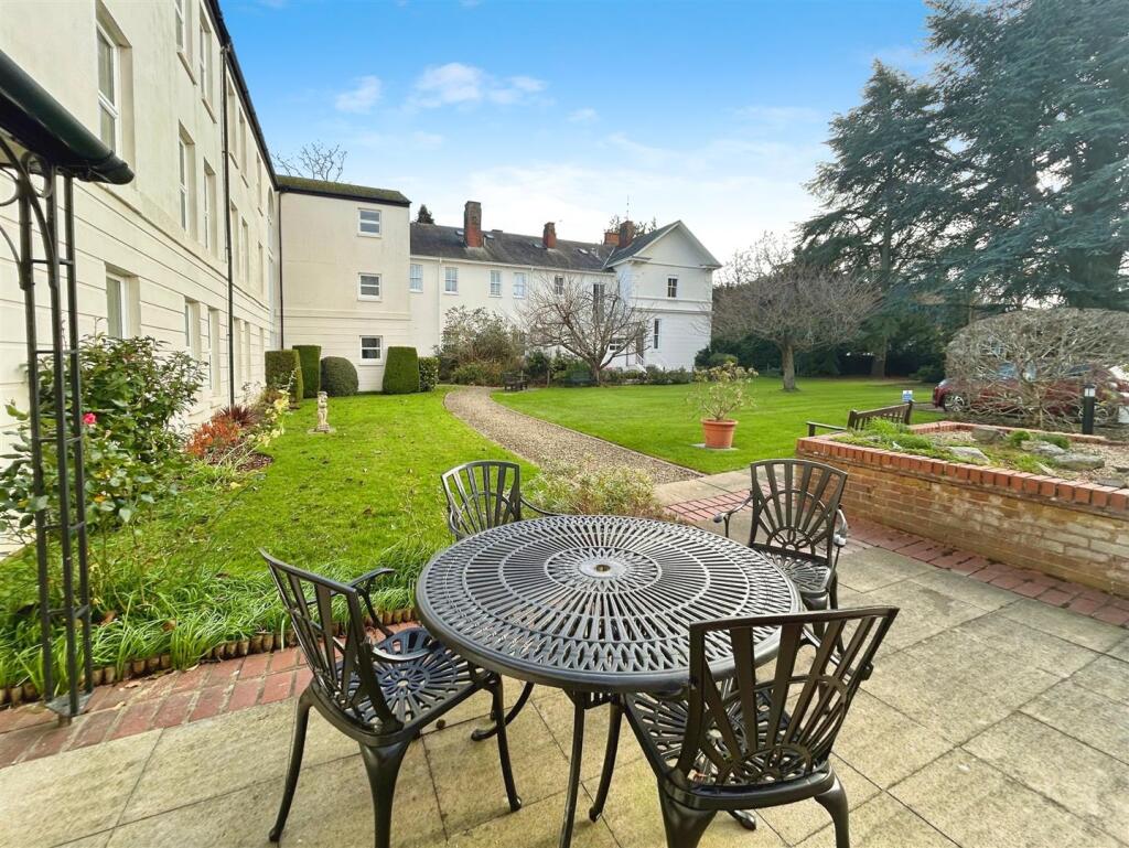 Main image of property: Binswood Avenue, Leamington Spa