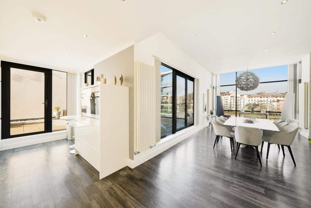Apartment in Bristol, Canon's Marsh, Spike Island - View 5