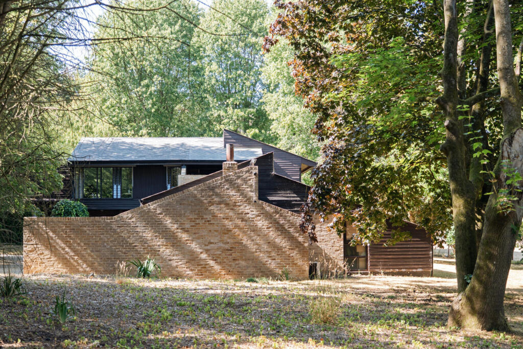 House in Upper Basildon, Basildon - More