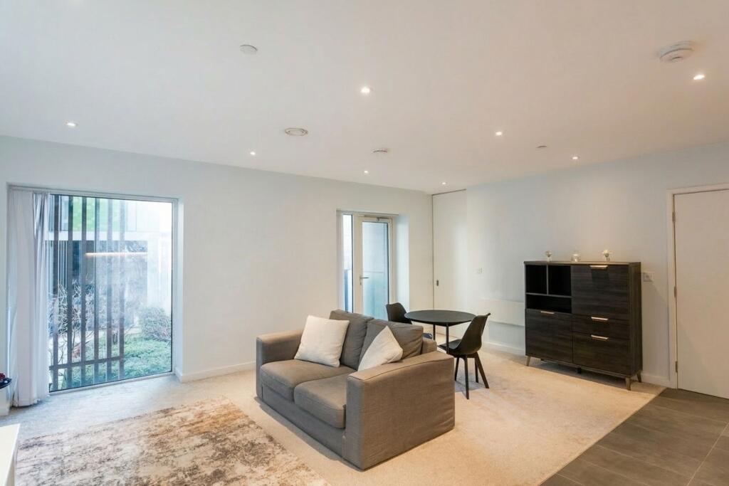 Main image of property: Bury Street, Salford, M3