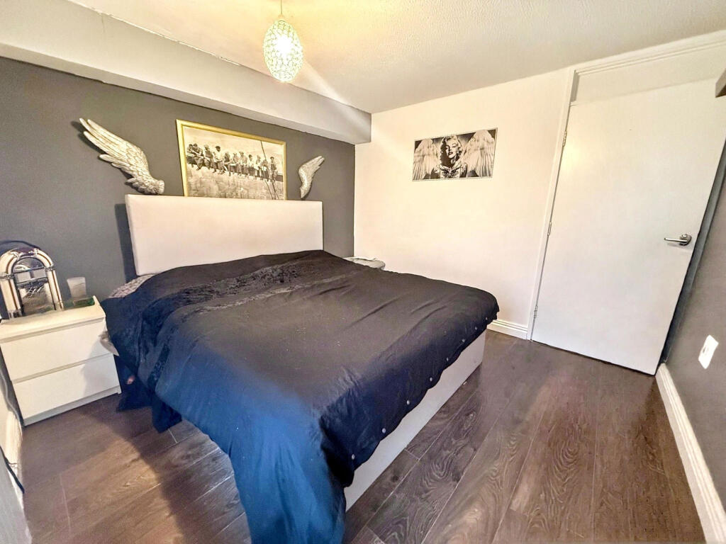 Apartment in Sunderland, Washington - View 5