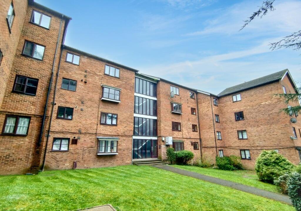 Main image of property: 17 Hawarden Hill, Cricklewood, London, NW2 7BR