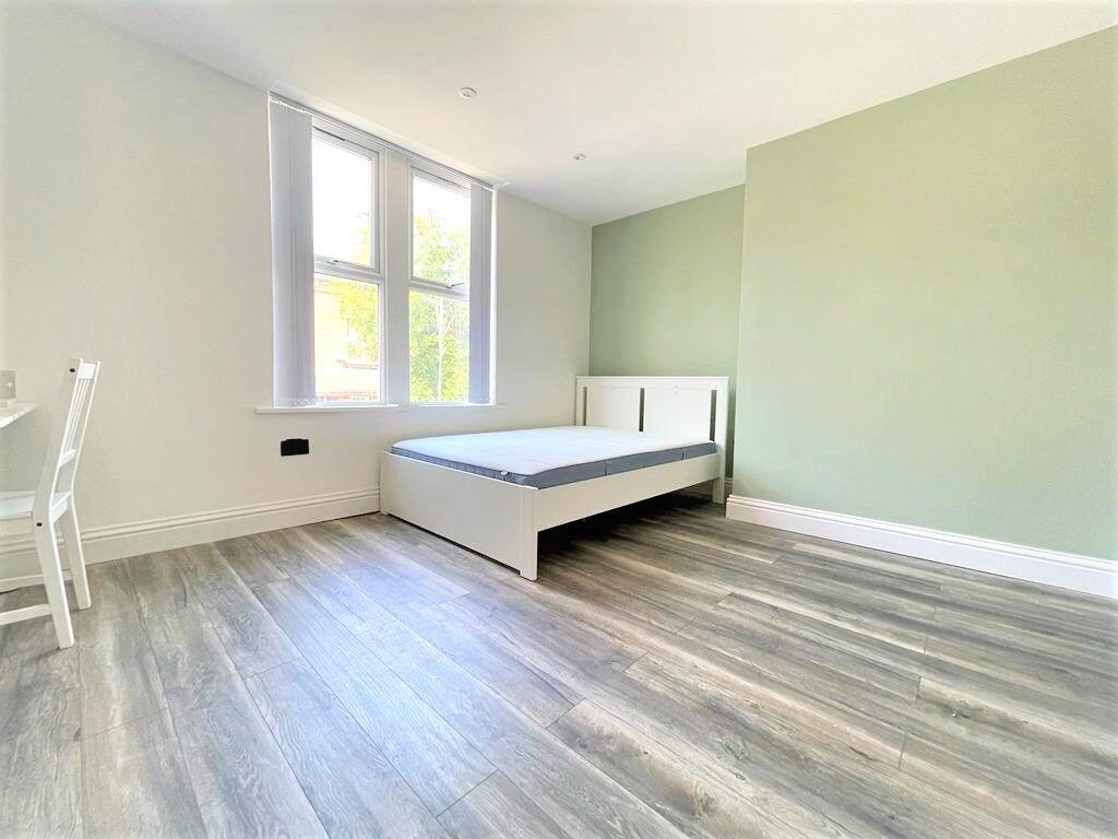 House in Leeds, Charing Cross, Woodhouse - View 4
