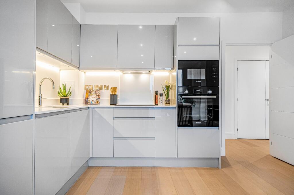 Apartment in London - View 2