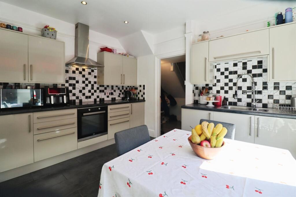 House in Barry - View 4