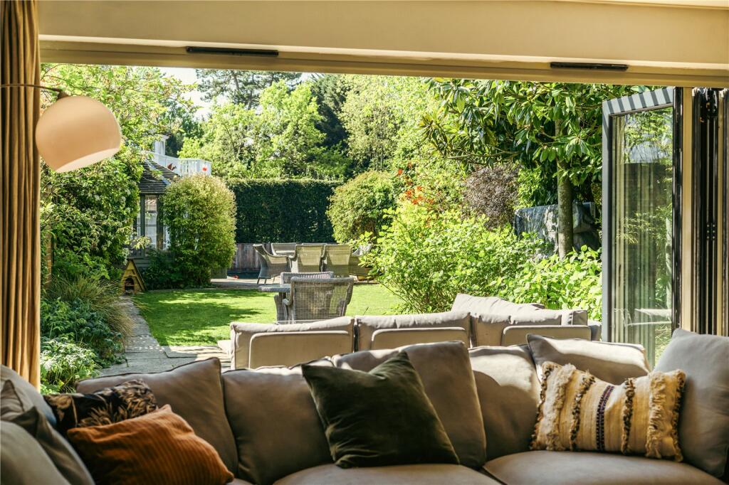 House in Slough - View 2