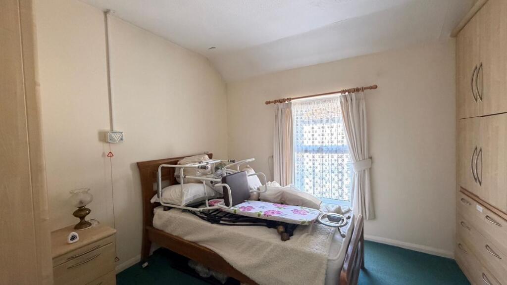 22 Prospect Place, Epsom, Surrey, KT17 1JA photo 4