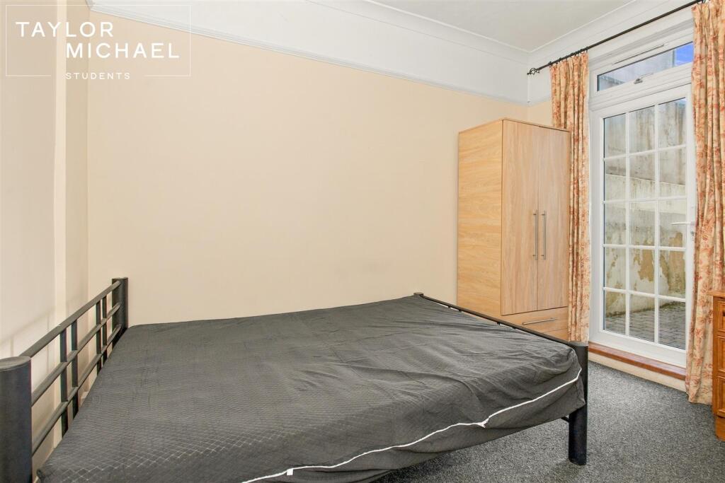 6 bedroom terraced house for rent
