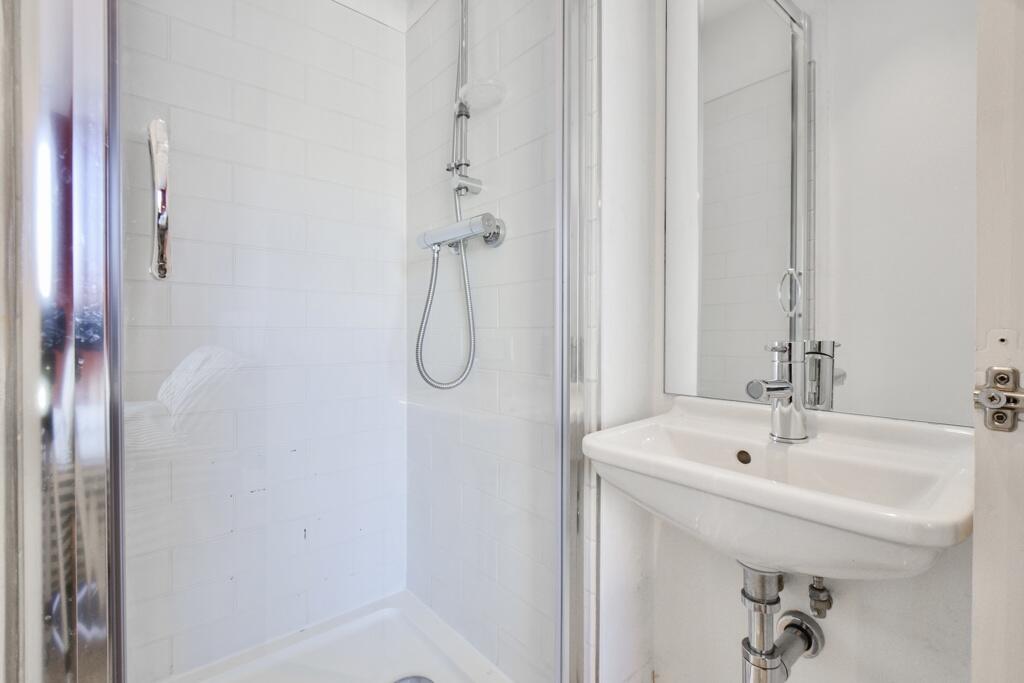 Apartment in Leeds, West Yorkshire - View 5