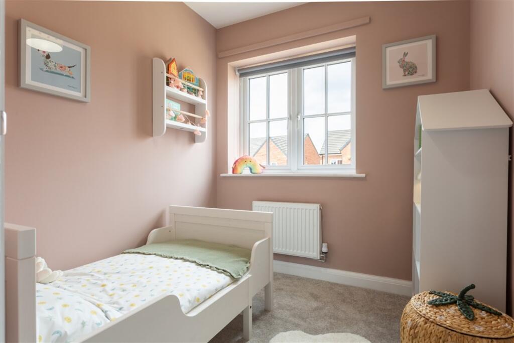 House in Doncaster, Armthorpe - More