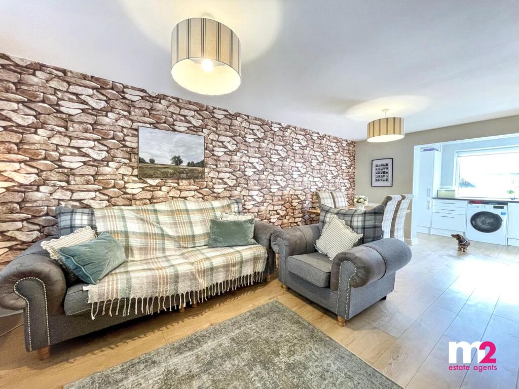 House in Newport - View 4