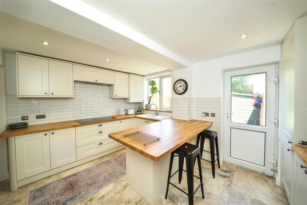 51 Birches Park Road, Codsall, Wolverhampton, WV8 2DT photo 4
