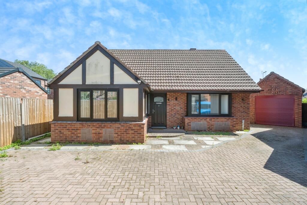 3-bed detached on South End, Thorne, Doncaster, £190,000