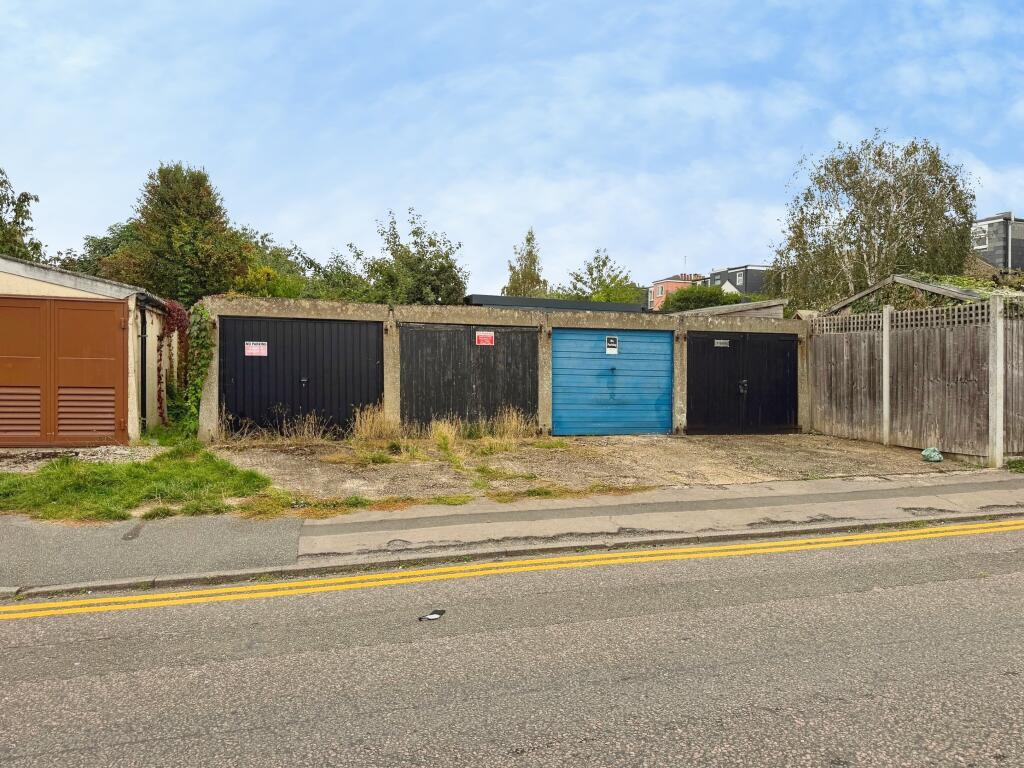 Garage on Grove Road - View 4