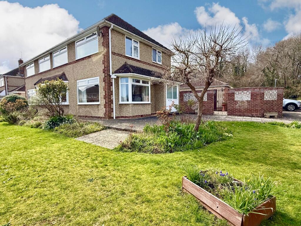 House in Swindon, Lakeside, Lawn - View 5