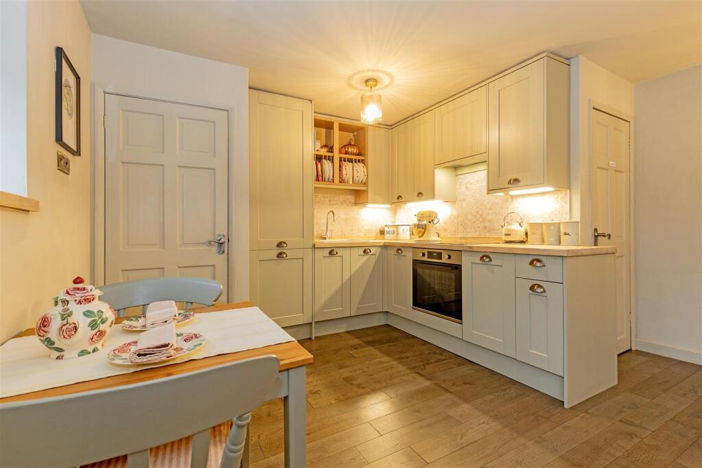 Royal Oak Mews, The Dale, Stoney Middleton, Hope Valley - View 2